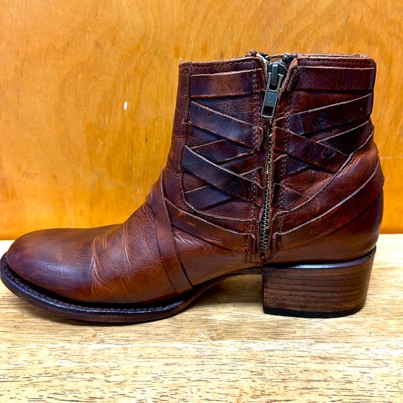 Freebird ladies size 9 stylish leather shoe/ boots very very stylish! - Picture 3 of 10